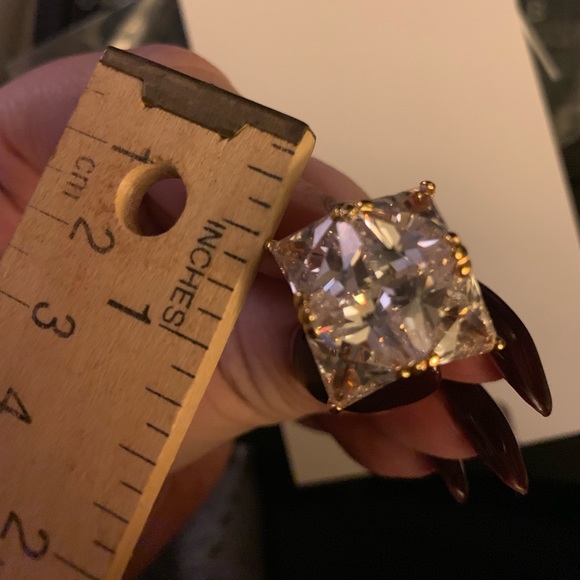 🌟HUGE SALE🌟 Cubic Zirconia cocktail ring NWOT - Picture 6 of 6